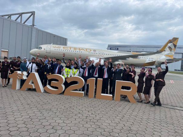 Members of the Etihad, Airbus and AerCap teams celebrate the first delivery of an A321LR to the Abu Dhabi-based carrier.